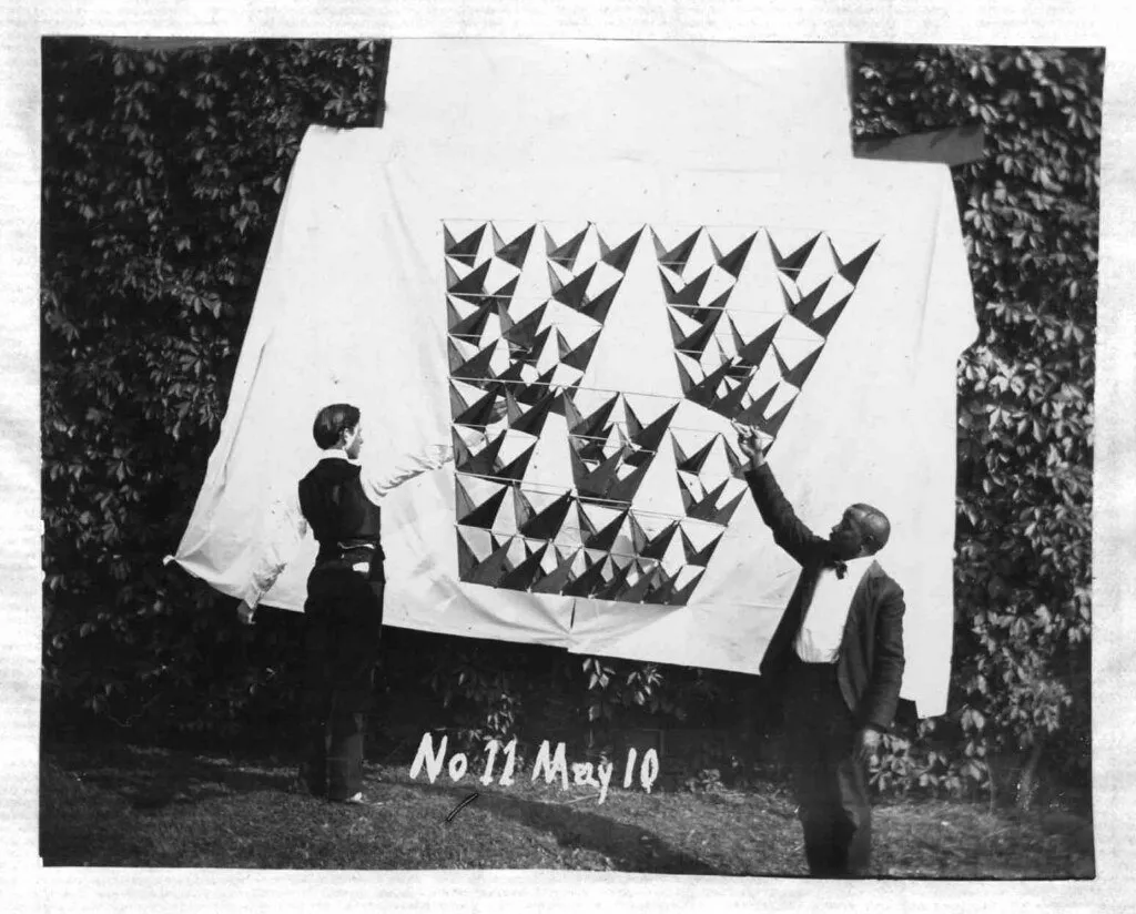 Alexander Graham Bell tetrahedral kite geometric frame (1903)